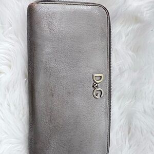 D&G Metallic Silver Ring-Pull Zip Wallet